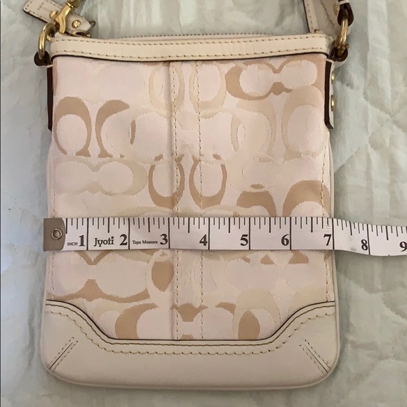 Coach Crossbody Classic Signature bag - Picture 11 of 15